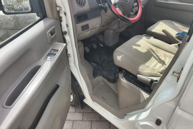 Used Suzuki Landy 2010 1.2L Manual Comfort Version – Sunshine Edition Driver Seat