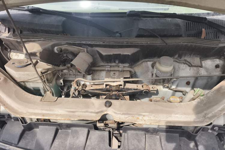 Used Suzuki Landy 2010 1.2L Manual Comfort Version – Sunshine Edition Engine Bay