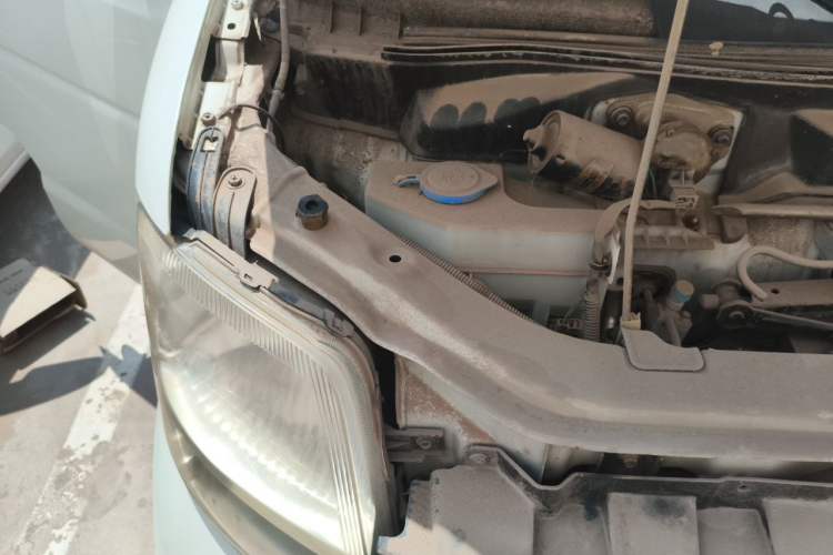 Used Suzuki Landy 2010 1.2L Manual Comfort Version – Sunshine Edition Engine Bay Right