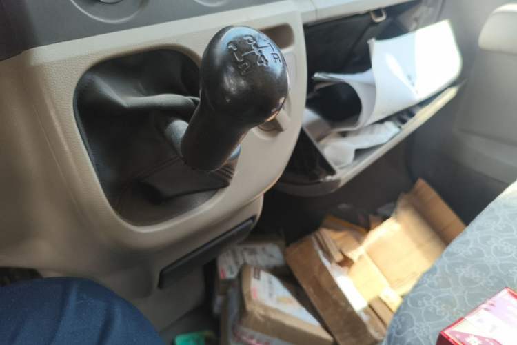 Used Suzuki Landy 2010 1.2L Manual Comfort Version – Sunshine Edition Gear Lever