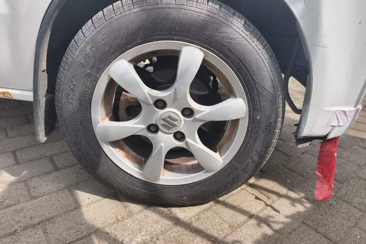Used Suzuki Landy 2010 1.2L Manual Comfort Version – Sunshine Edition Right Front Wheel Hub