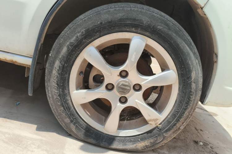 Used Suzuki Landy 2010 1.2L Manual Comfort Version – Sunshine Edition Right Front Wheel Hub