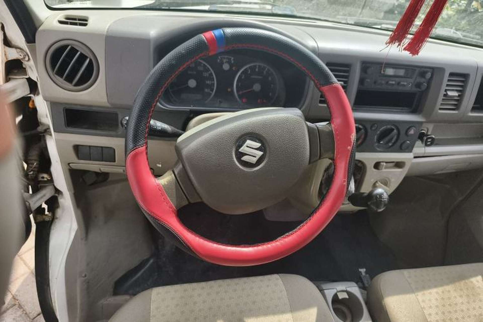 Used Suzuki Landy 2010 1.2L Manual Comfort Version – Sunshine Edition Steering Wheel