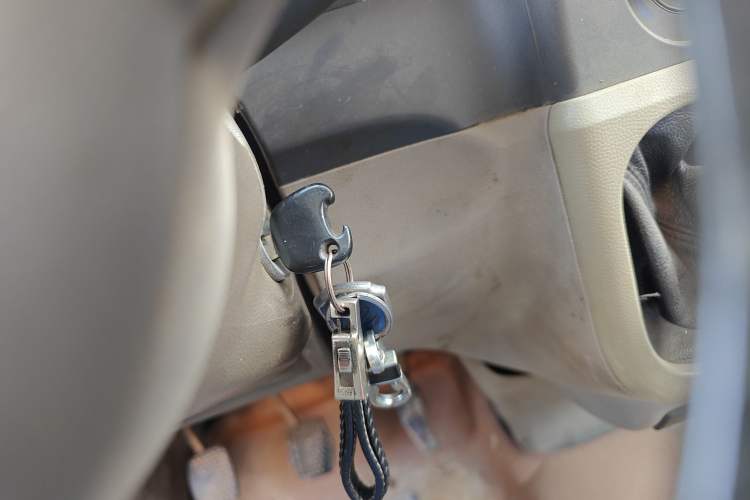 Used Suzuki Landy 2010 1.2L Manual Standard Edition – Sunshine Version Vehicle Key