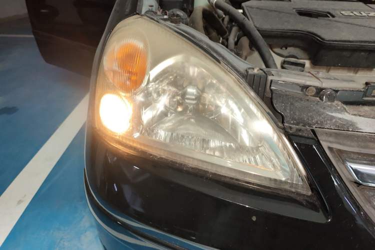 Used Suzuki Liana 2008 Sedan 1.6L Automatic Standard Model Right Front Headlight