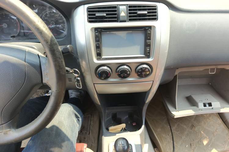 Used Suzuki Liana 2012 Sedan 1.4 VVT Manual Luxury Model Audio And AC Panel
