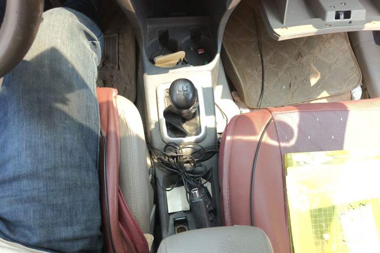 Used Suzuki Liana 2012 Sedan 1.4 VVT Manual Luxury Model Gear Lever