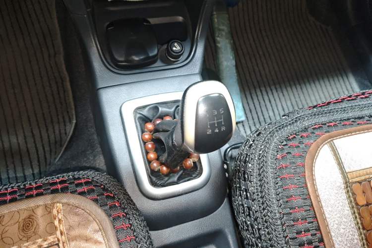 Used Suzuki Liana 2012 Hatchback 1.4 VVT Manual Luxury Model Gear Lever