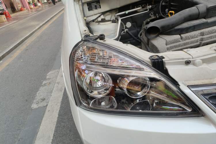 Used Suzuki Liana 2012 Hatchback 1.4 VVT Manual Luxury Model Right Front Headlight