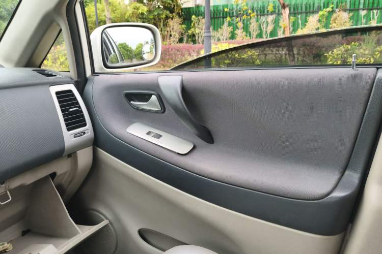Used Suzuki Liana 2013 Hatchback 1.4L Manual Luxury Model Interior 1