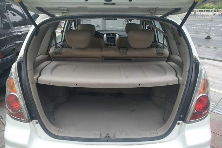 Used Suzuki Liana 2013 Hatchback 1.4L Manual Standard Model A Trunk