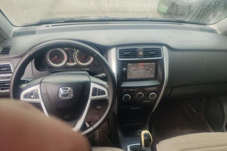 Used Suzuki Liana A6 2014 Sedan 1.4L Manual Dream Edition Center Console