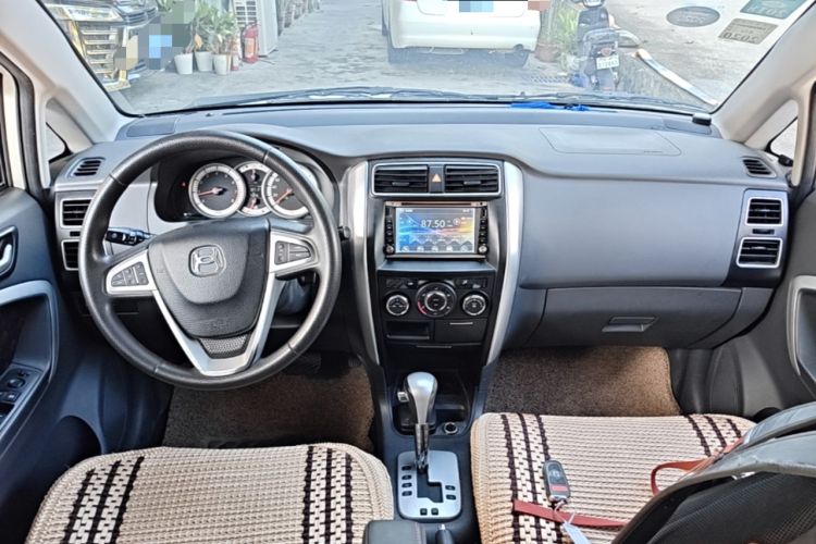 Used Suzuki Liana A6 2014 Hatchback 1.5L Automatic Ideal Model Center Console