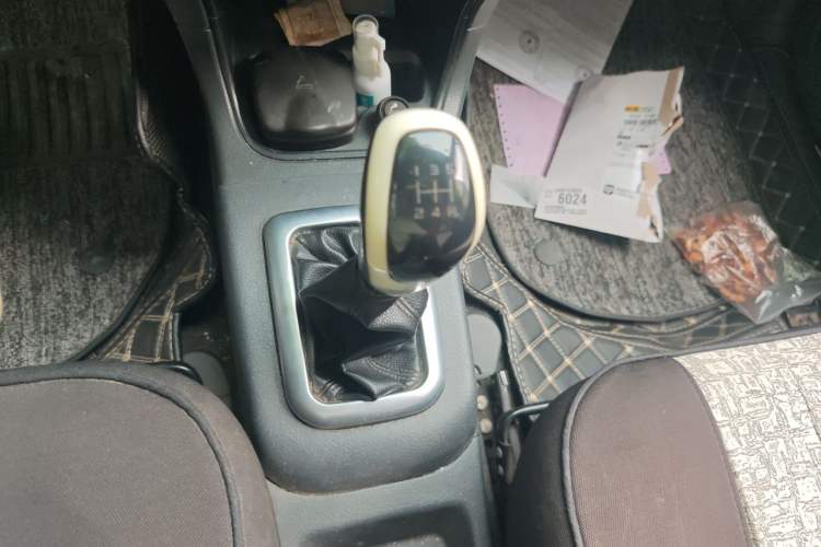 Used Suzuki Liana A6 2014 Hatchback 1.4L Manual Enjoyment Model Gear Lever