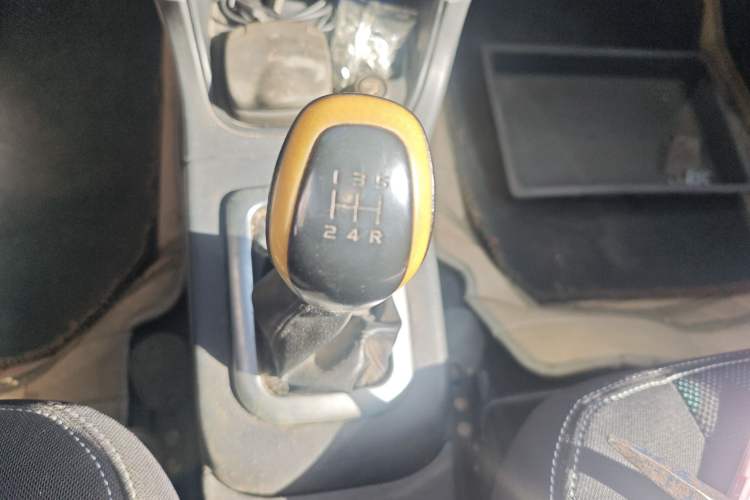 Used Suzuki Liana A6 2015 Sedan 1.4L Manual Happiness Edition Gear Lever