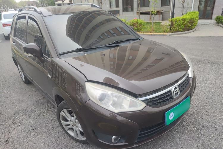 Used Suzuki Liana A6 2015 Hatchback 1.4L Manual Enjoyment Model Front Right 45 Deg