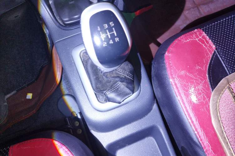 Used Suzuki Liana A6 2015 Hatchback 1.4L Manual Enjoyment Model Gear Lever
