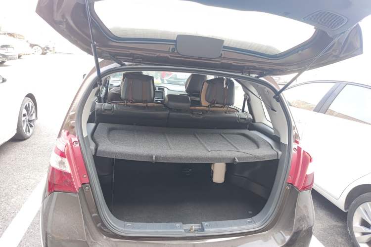 Used Suzuki Liana A6 2015 Hatchback 1.5L Automatic Ideal Model Trunk