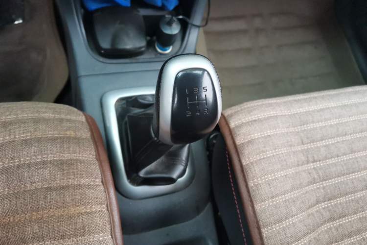 Used Suzuki Liana A6 2015 Hatchback 1.4L Manual Enjoyment Model Gear Lever