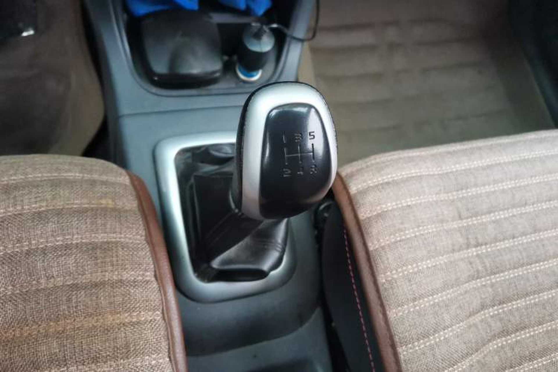 Used Suzuki Liana A6 2015 Hatchback 1.4L Manual Enjoyment Model Gear Lever