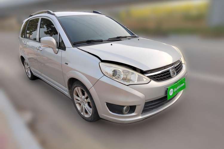Used Suzuki Liana A6 2015 Hatchback 1.4L Manual Enjoyment Model Front Right 45 Deg