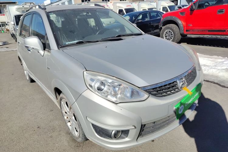 Used Suzuki Liana A6 2015 Hatchback 1.4L Manual Enjoyment Model Front Right 45 Deg