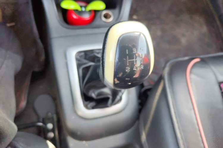 Used Suzuki Liana A6 2015 Hatchback 1.4L Manual Enjoyment Model Gear Lever