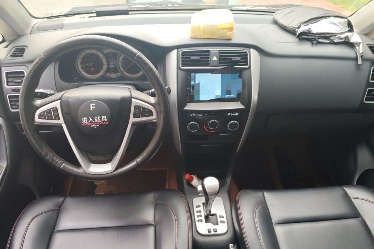 Used Suzuki Liana A6 2015 Hatchback 1.5L Automatic Ideal Model Center Console