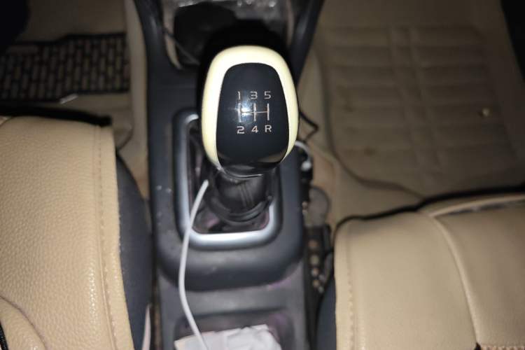 Used Suzuki Liana A6 2015 Hatchback 1.4L Manual Enjoyment Model Gear Lever