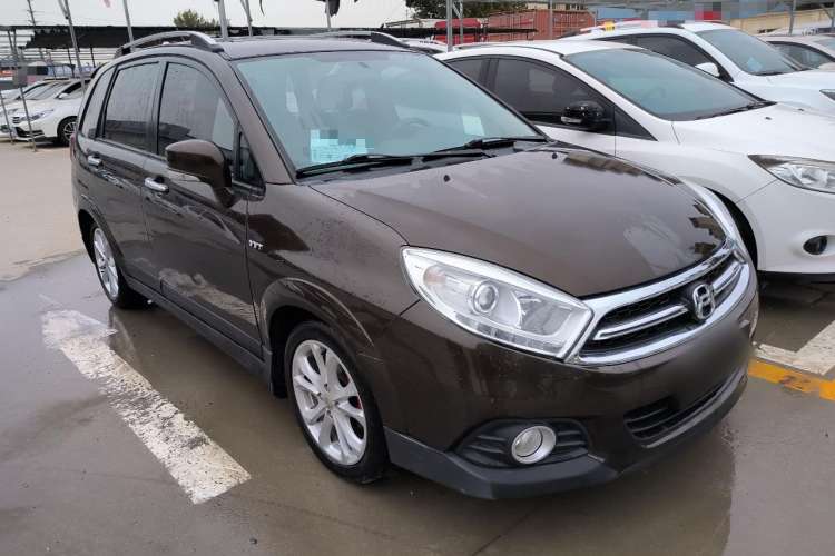 Used Suzuki Liana A6 2016 Hatchback 1.4L Manual Enjoyment Model Front Right 45 Deg