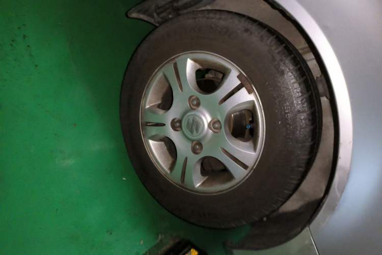 Used Suzuki Lingyang 2007 1.3L Comfort Model Right Front Wheel Hub