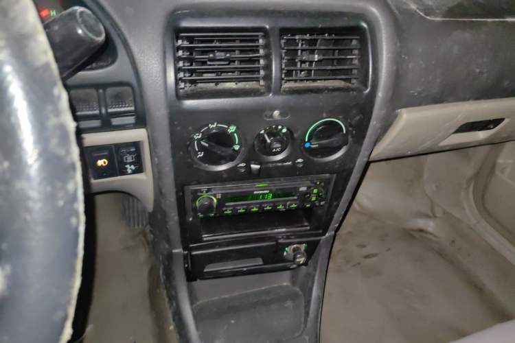 Used Suzuki Lingyang 2009 1.3L Platinum Edition Audio And AC Panel