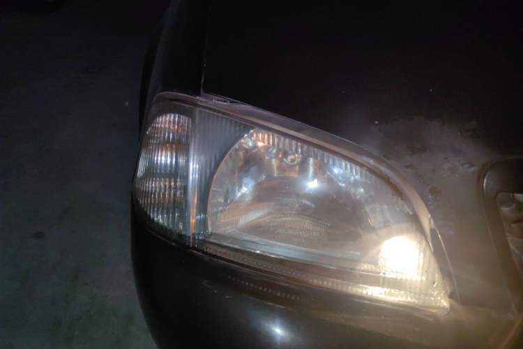 Used Suzuki Lingyang 2009 1.3L Platinum Edition Right Front Headlight