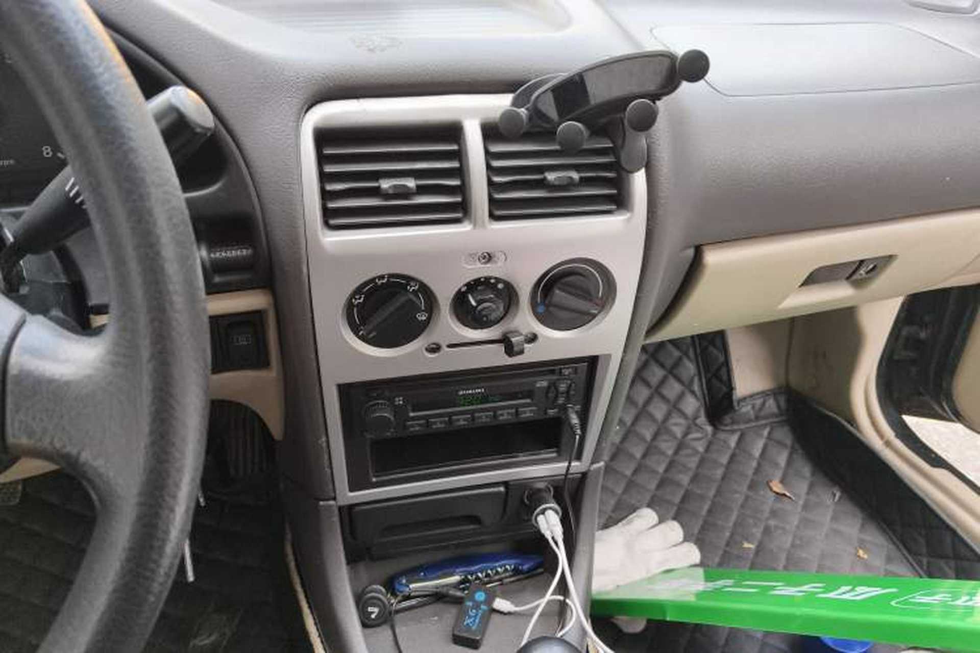 Used Suzuki Lingyang 2011 1.3L Standard Version Audio And AC Panel