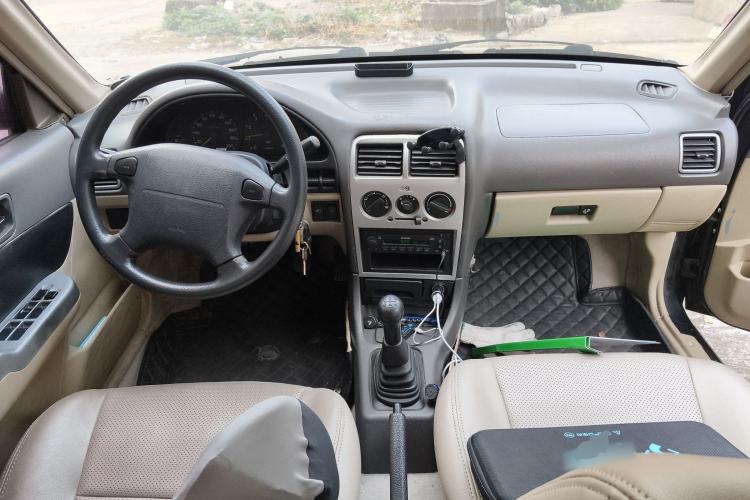 Used Suzuki Lingyang 2011 1.3L Standard Version Center Console