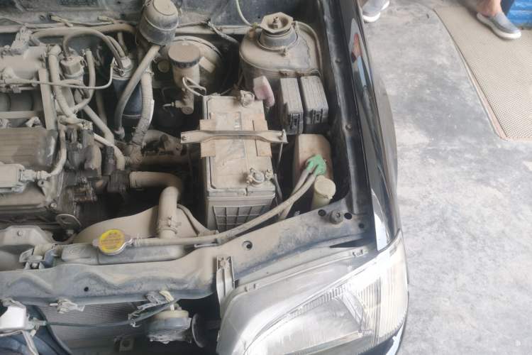 Used Suzuki Lingyang 2011 1.3L Base Version Engine Bay Left