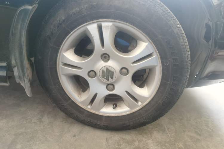 Used Suzuki Lingyang 2011 1.3L Base Version Right Front Wheel Hub