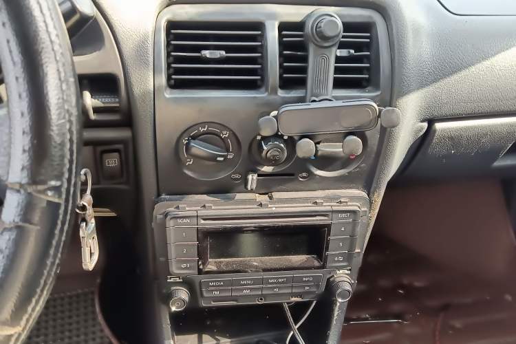 Used Suzuki Lingyang 2012 1.3L Base Version Audio And AC Panel