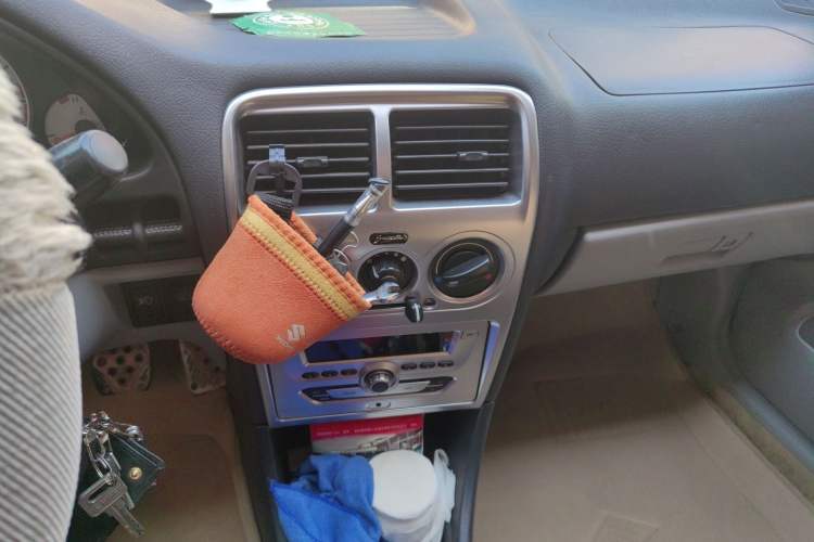 Used Suzuki Lingyang 2012 1.3L Wealthy Edition Audio And AC Panel