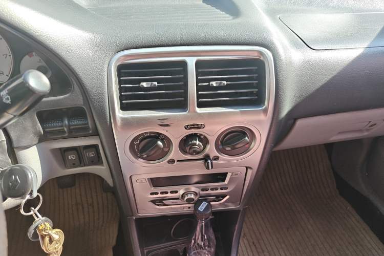 Used Suzuki Lingyang 2012 1.3L Standard Version Audio And AC Panel