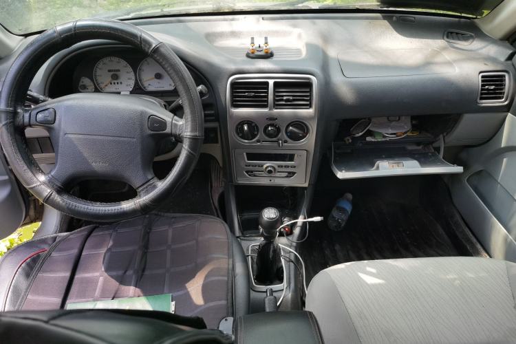 Used Suzuki Lingyang 2012 1.3L Base Version Center Console