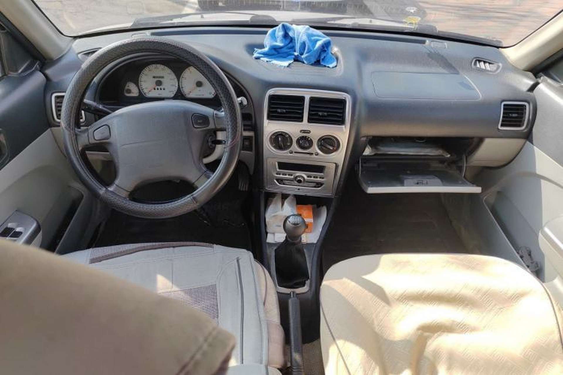 Used Suzuki Lingyang 2012 1.3L Standard Version Center Console