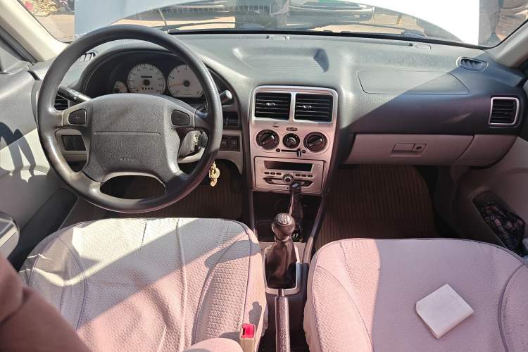 Used Suzuki Lingyang 2012 1.3L Standard Version Center Console