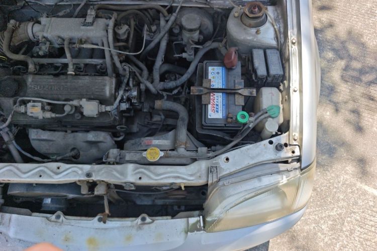 Used Suzuki Lingyang 2012 1.3L Standard Version Engine Bay Left