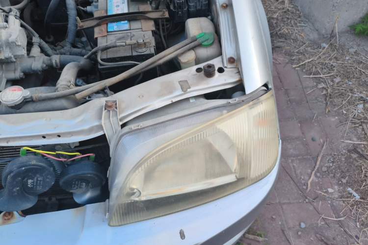 Used Suzuki Lingyang 2012 1.3L Standard Version Engine Bay Left