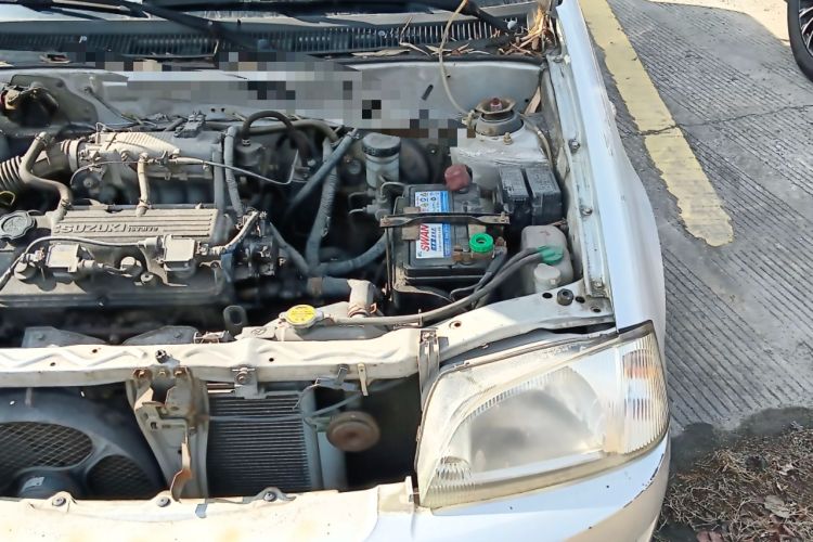 Used Suzuki Lingyang 2012 1.3L Base Version Engine Bay Left