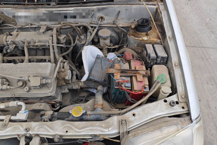 Used Suzuki Lingyang 2012 1.3L Base Version Engine Bay Left