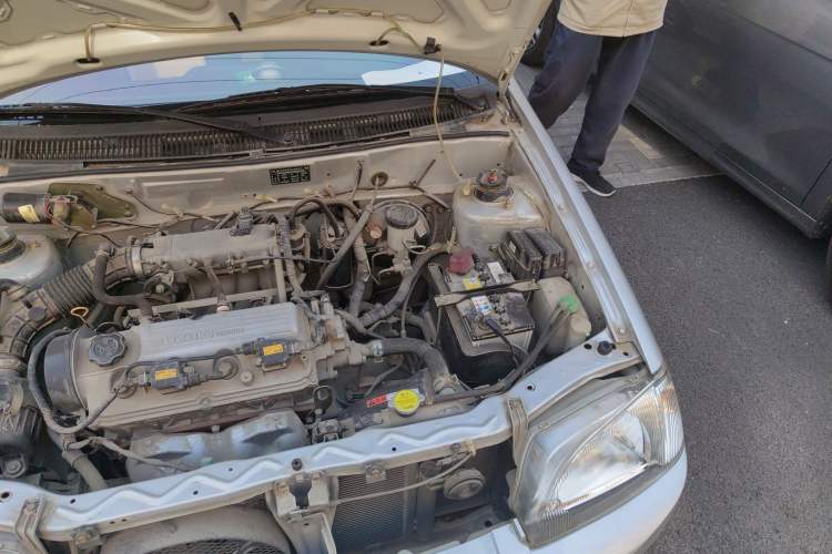 Used Suzuki Lingyang 2012 1.3L Wealthy Edition Engine Bay Left