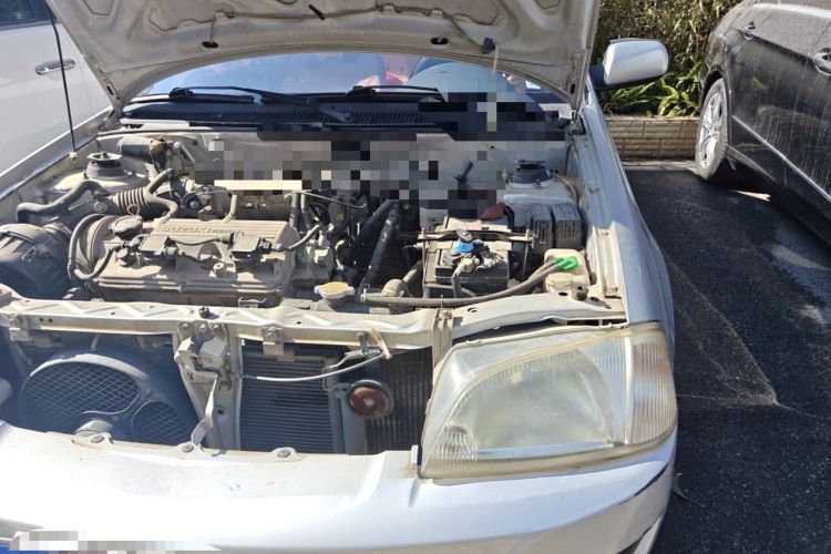 Used Suzuki Lingyang 2012 1.3L Standard Version Engine Bay Left