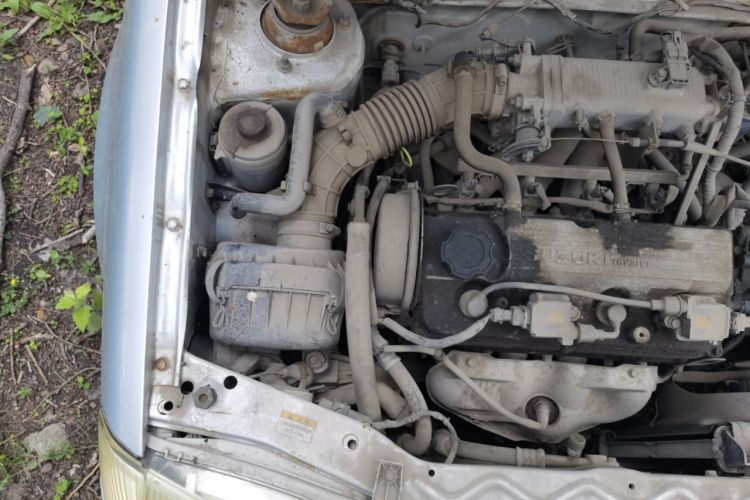 Used Suzuki Lingyang 2012 1.3L Base Version Engine Bay Right